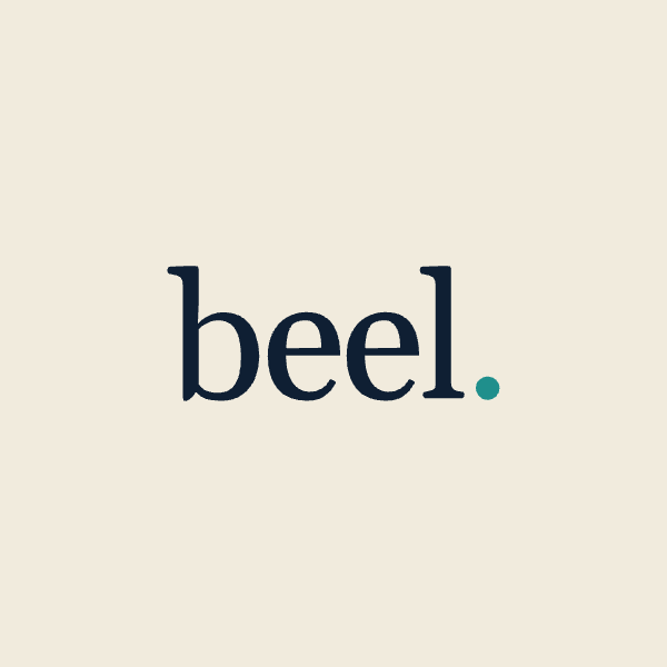 beel Logokachel auf Sand